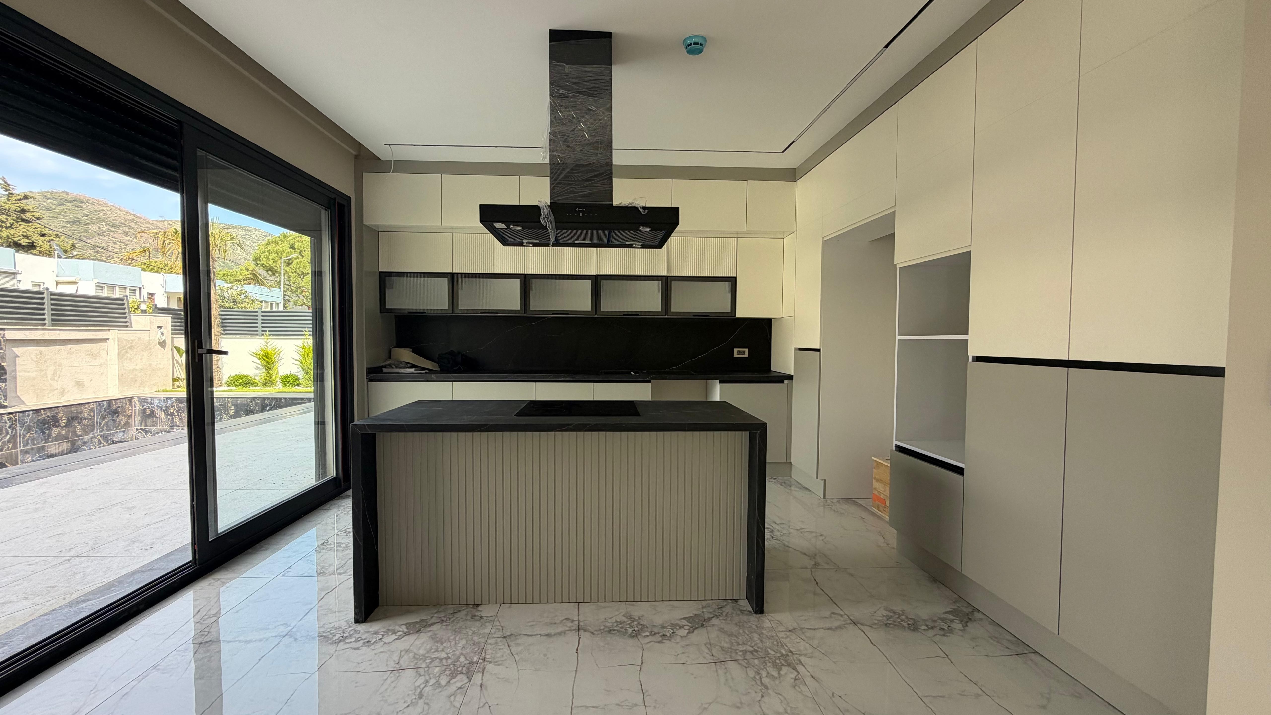 LUXURY MODERN VILLA FOR SALE WITHIN WALKING DISTANCE OF THE SEA IN EGE NEIGHBORHOOD, KUŞADASI