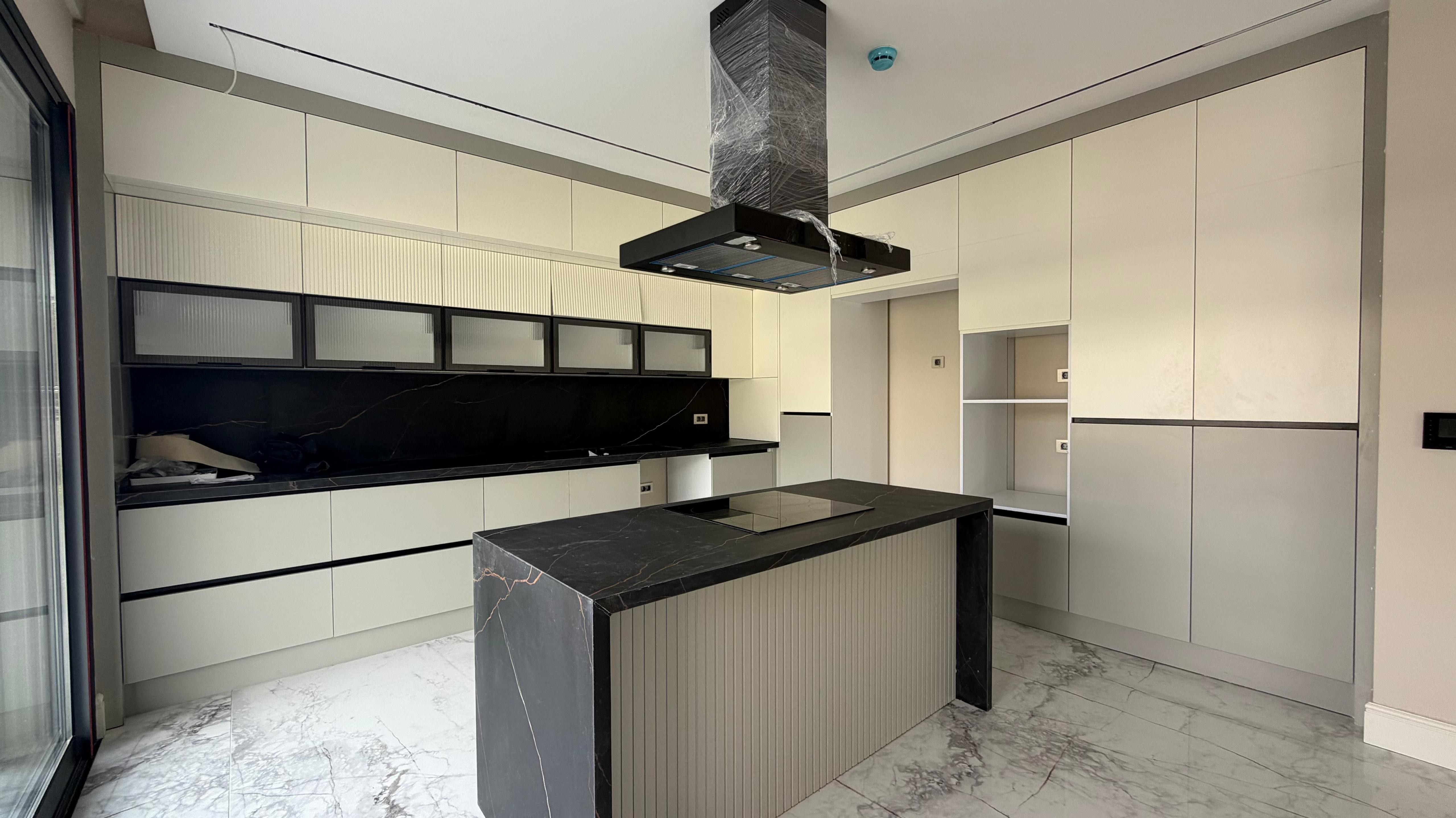 LUXURY MODERN VILLA FOR SALE WITHIN WALKING DISTANCE OF THE SEA IN EGE NEIGHBORHOOD, KUŞADASI