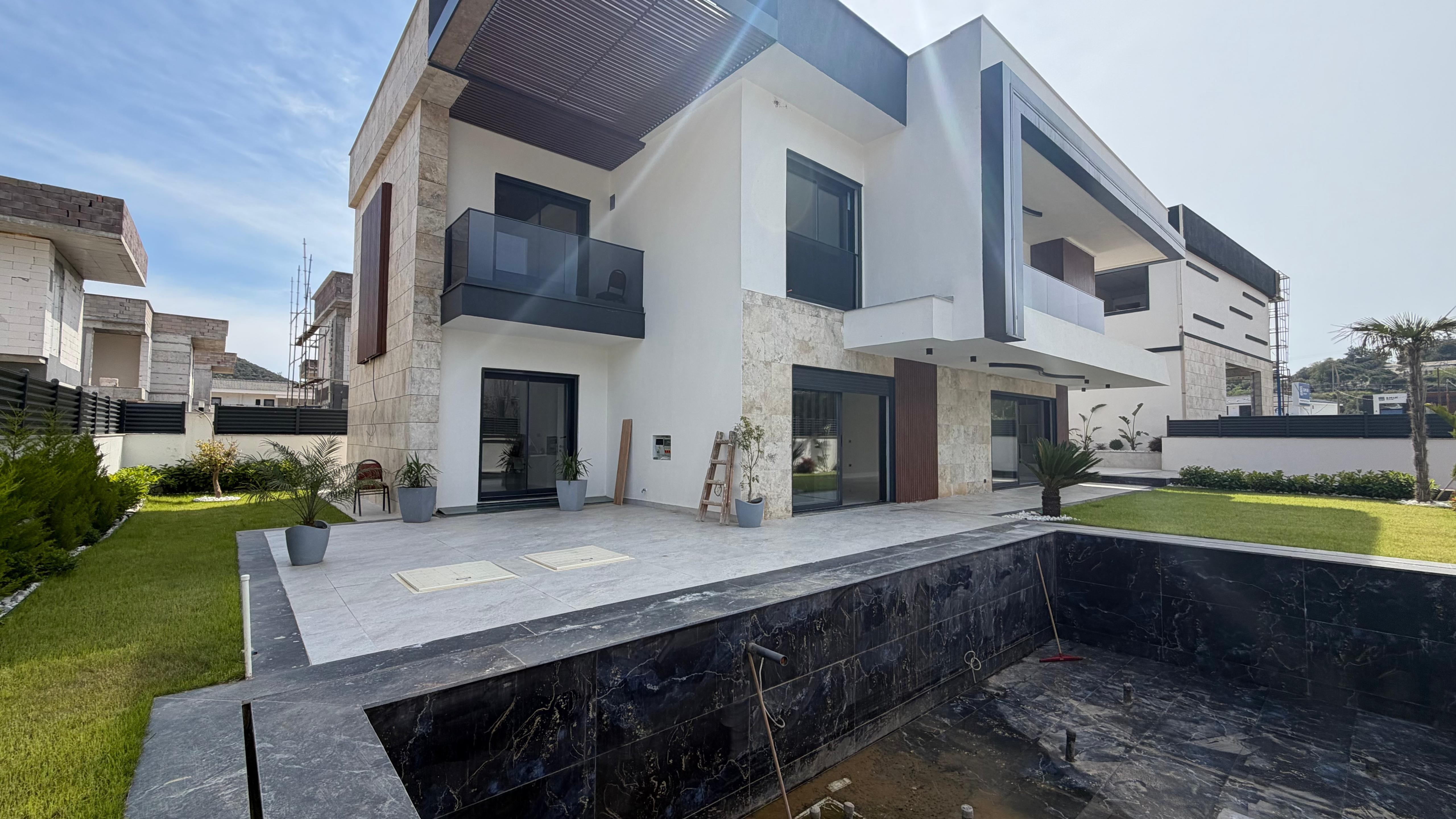 LUXURY MODERN VILLA FOR SALE WITHIN WALKING DISTANCE OF THE SEA IN EGE NEIGHBORHOOD, KUŞADASI