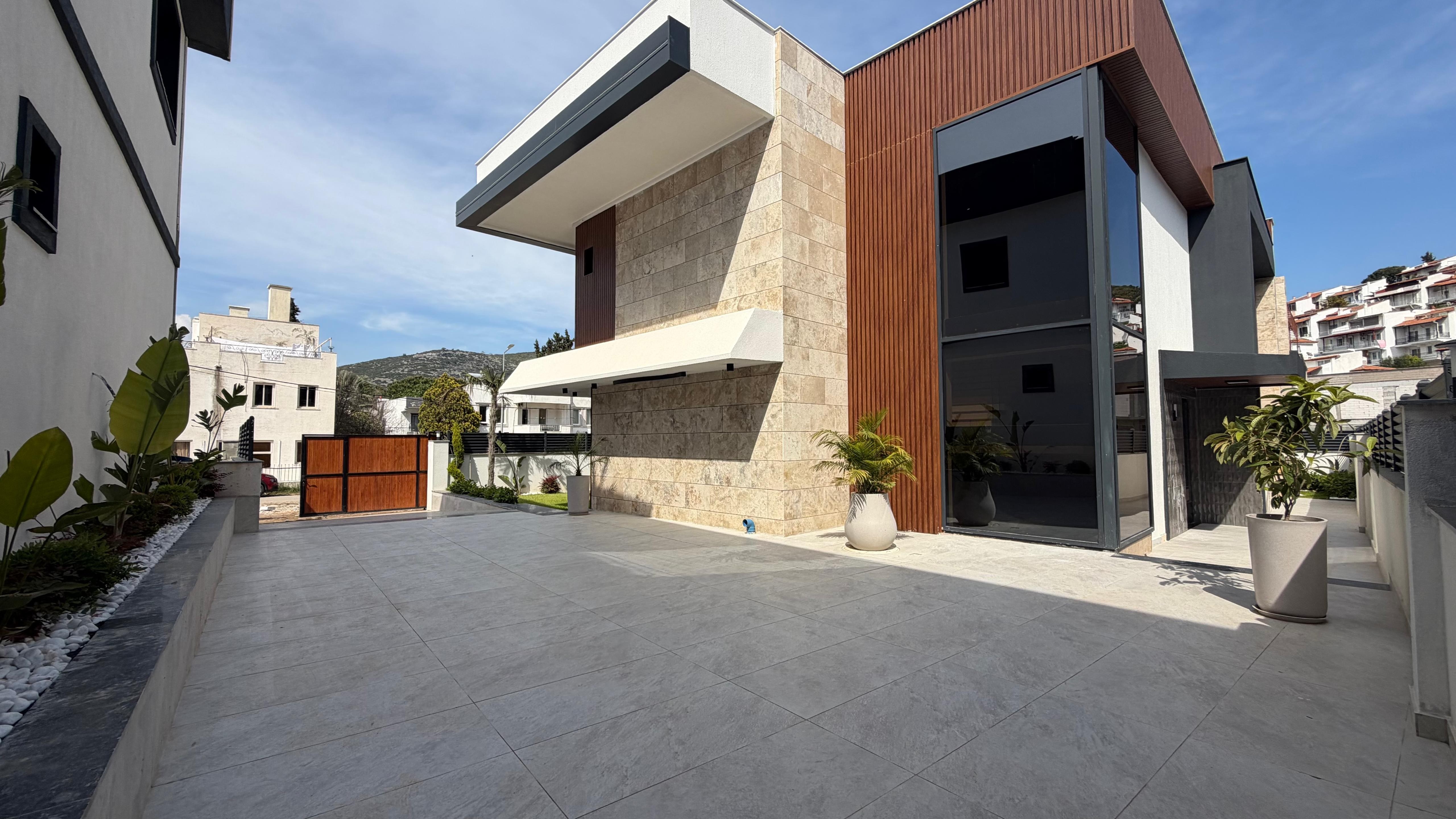 LUXURY MODERN VILLA FOR SALE WITHIN WALKING DISTANCE OF THE SEA IN EGE NEIGHBORHOOD, KUŞADASI