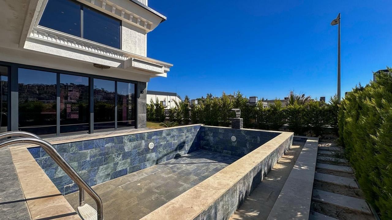 LUXURY & EXCLUSIVE DESIGN VILLA IN KADINLAR DENİZİ, KUŞADASI