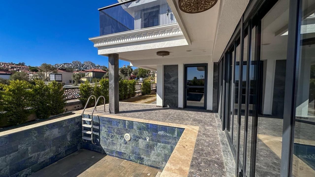 LUXURY & EXCLUSIVE DESIGN VILLA IN KADINLAR DENİZİ, KUŞADASI