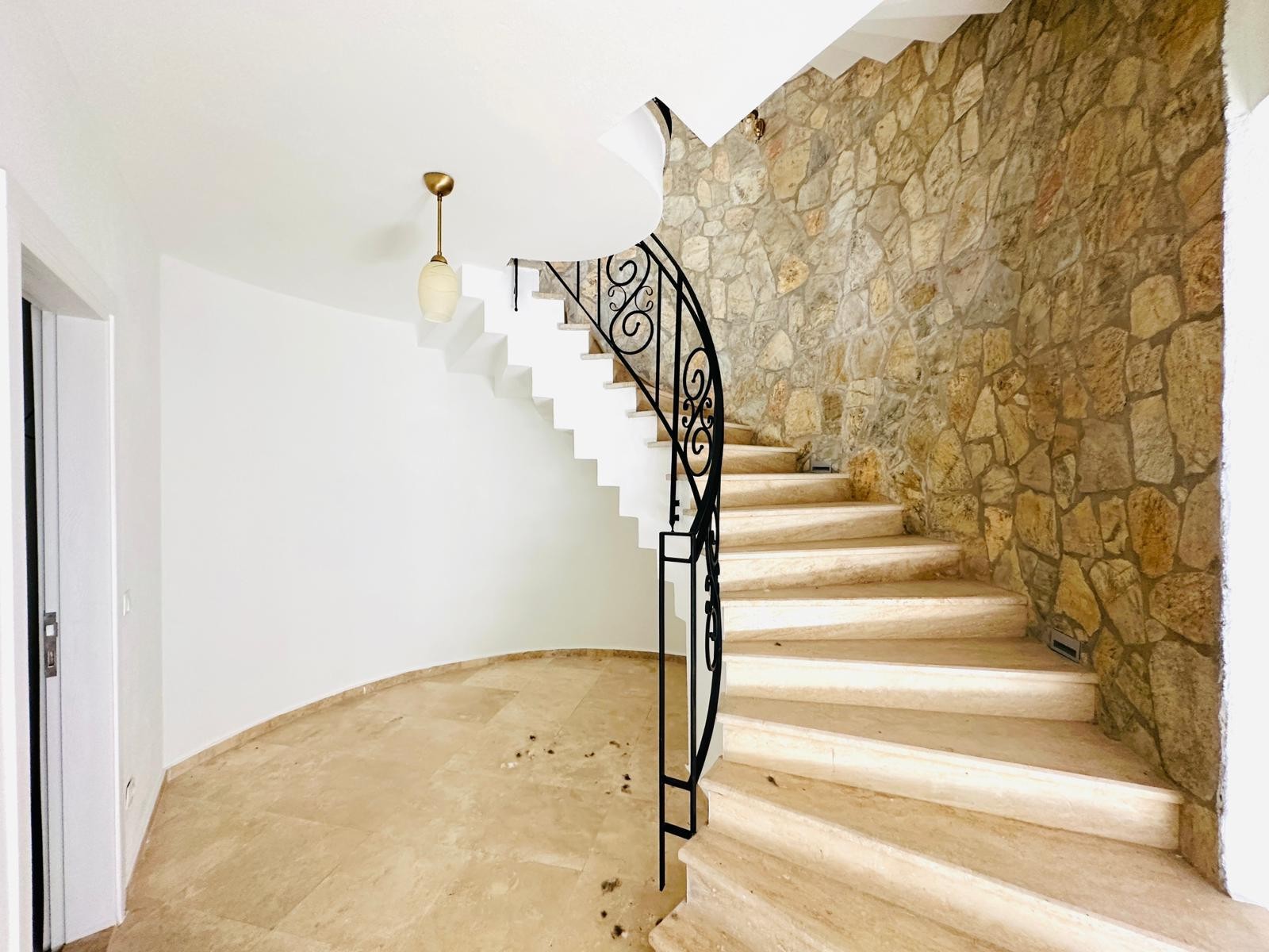 Exclusive Detached Villa with Private Pool in Soğucak, Kuşadası – A Unique Lifestyle Surrounded by Nature