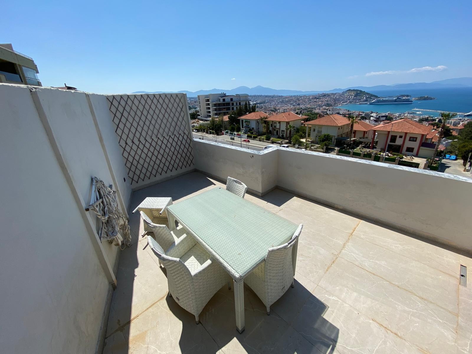 MODERN, FULLY FURNISHED 1-BEDROOM APARTMENT WITH PANORAMIC SEA VIEW IN KUŞADASI