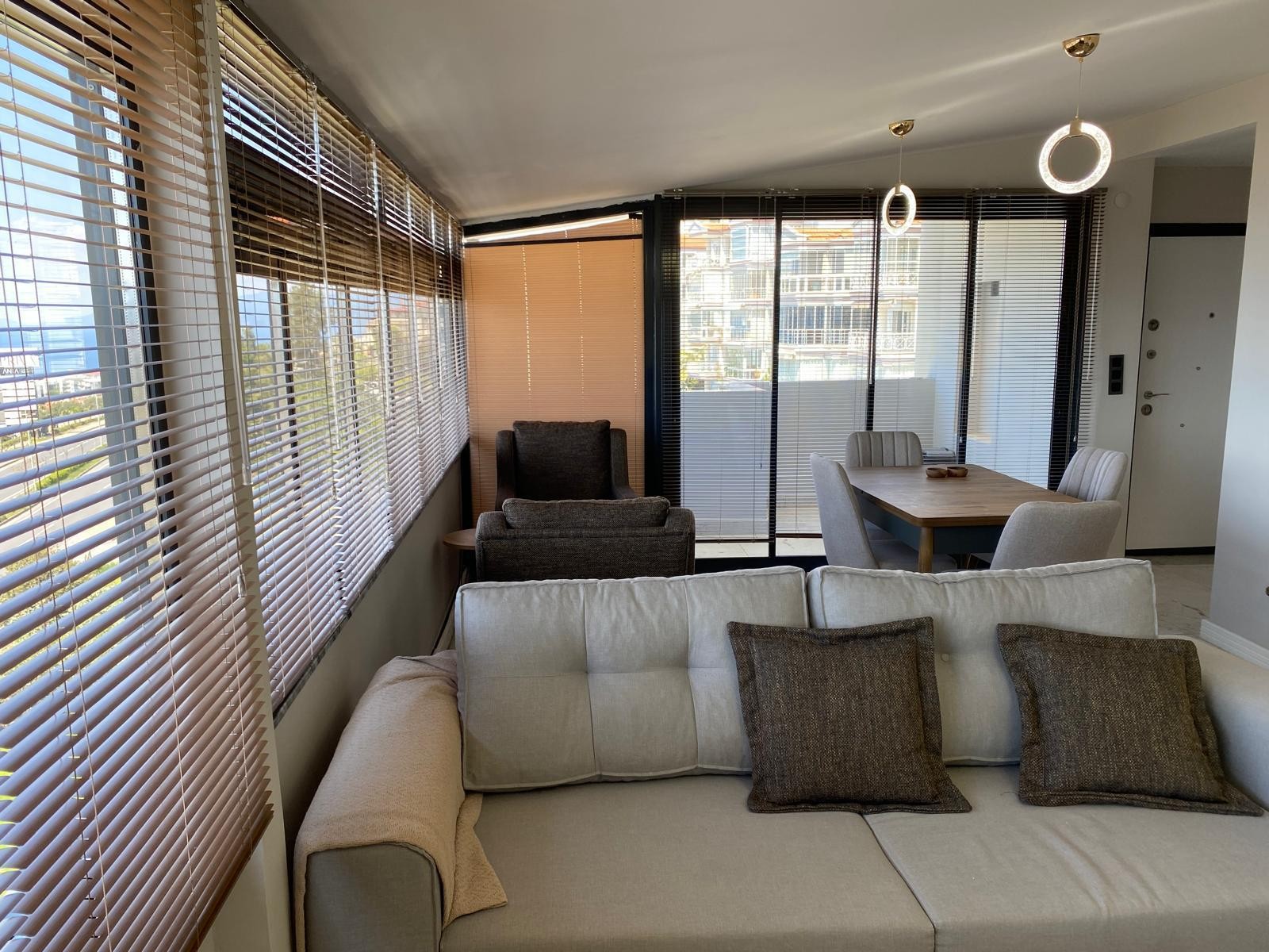 MODERN, FULLY FURNISHED 1-BEDROOM APARTMENT WITH PANORAMIC SEA VIEW IN KUŞADASI