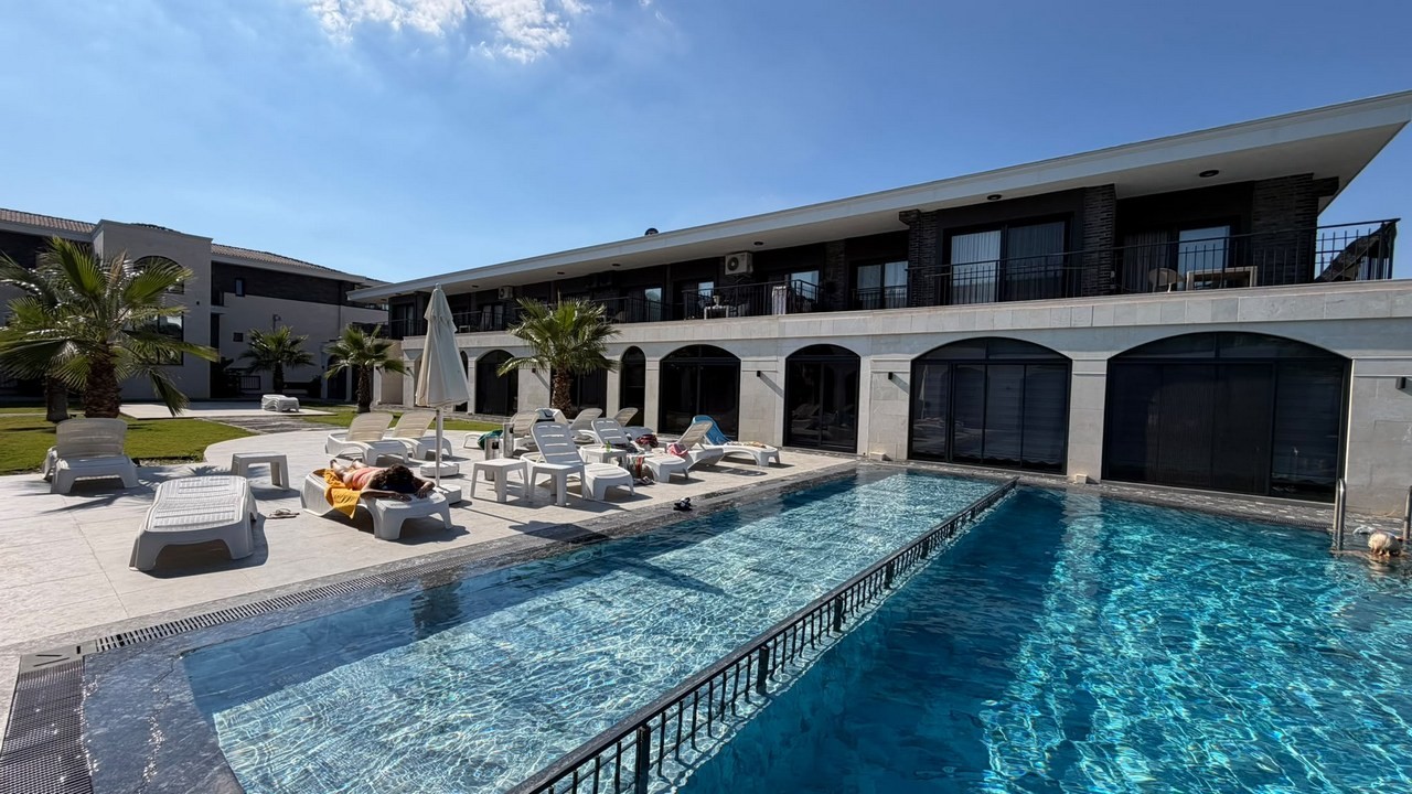 COUNTRY STYLE DESIGNED 2+1 APARTMENT WITH POOL VIEW IN KUŞADASI