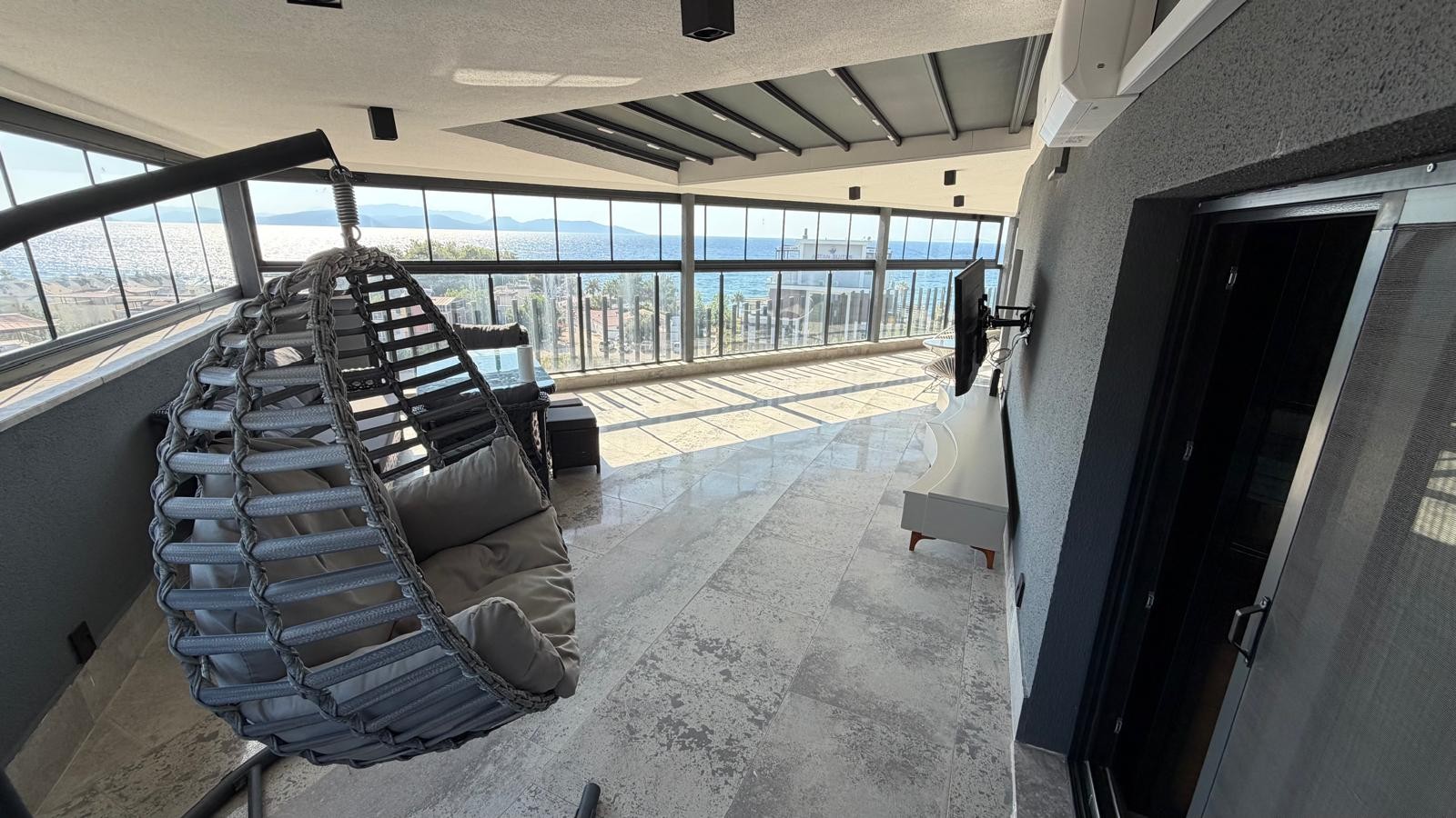 FULLY FURNISHED PENTHOUSE DUPLEX WITH PANORAMIC SEA VIEW IN KUŞADASI GÜZELÇAMLI