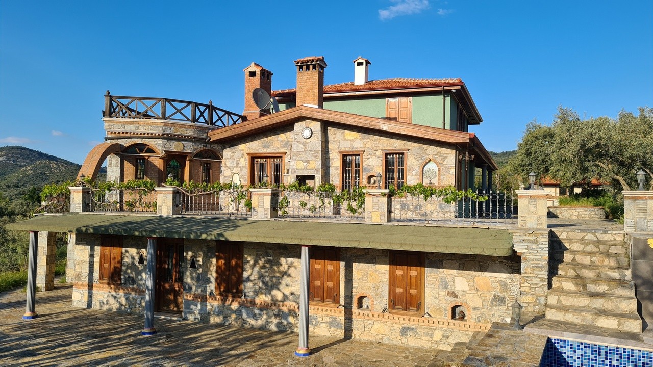 Extraordinary Stone Farm Estate in Şirince – 10,000 m² Private Land | Boutique Hotel License | Exceptional Investment Opportunity