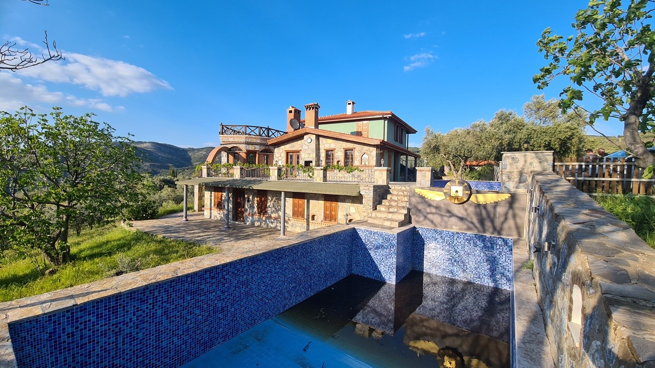 Extraordinary Stone Farm Estate in Şirince – 10,000 m² Private Land | Boutique Hotel License | Exceptional Investment Opportunity