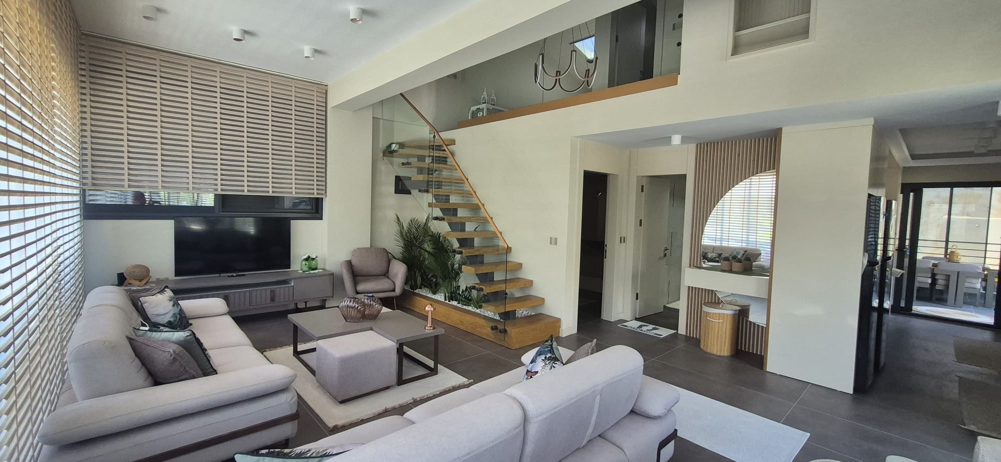 MODERN VILLA FOR SALE IN KUŞADASI KARAOVA