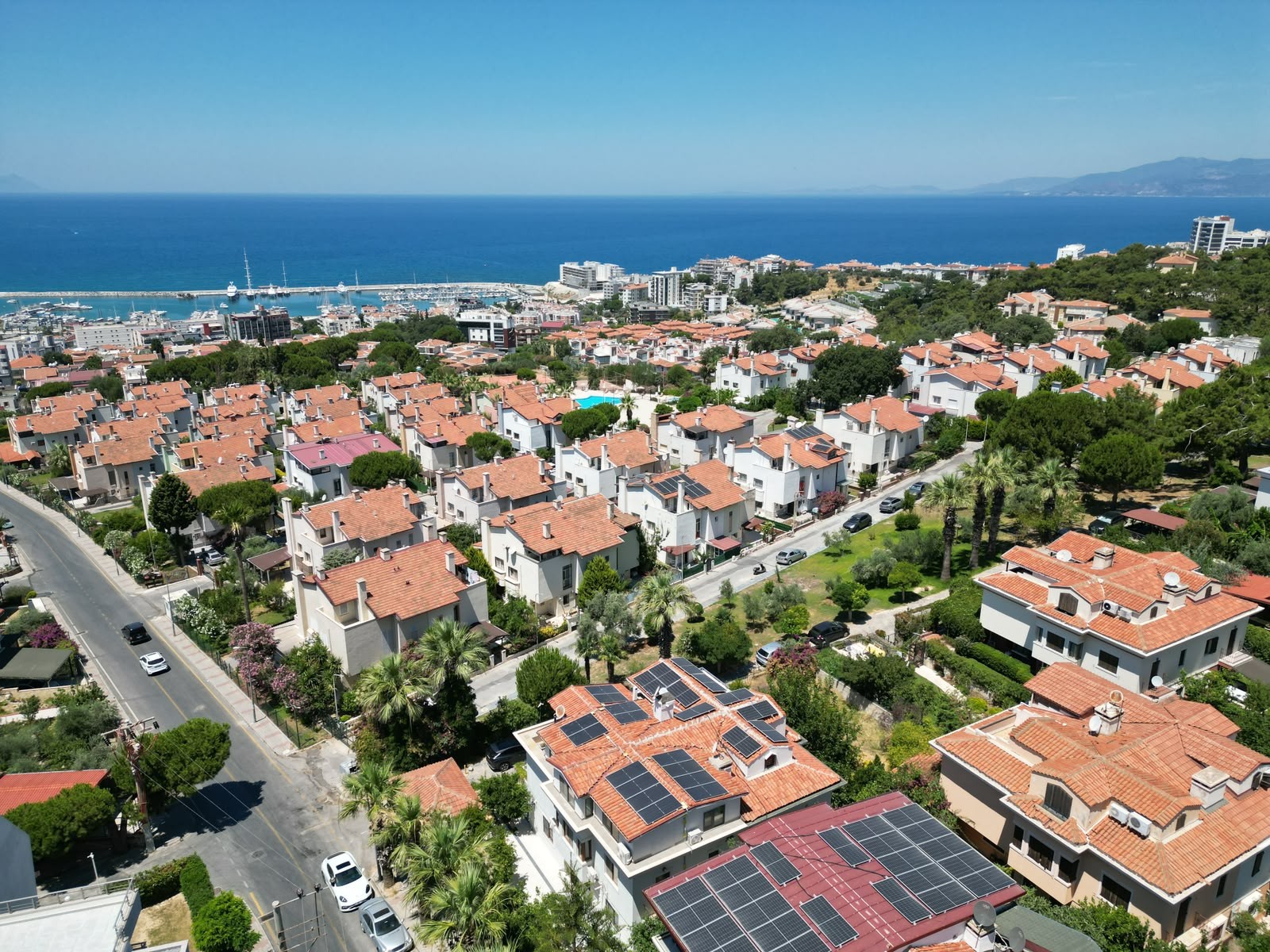 Fully Renovated Spacious Villa in Kuşadası Marina Area – Prime Location with Sea Views Suitable for Citizenship