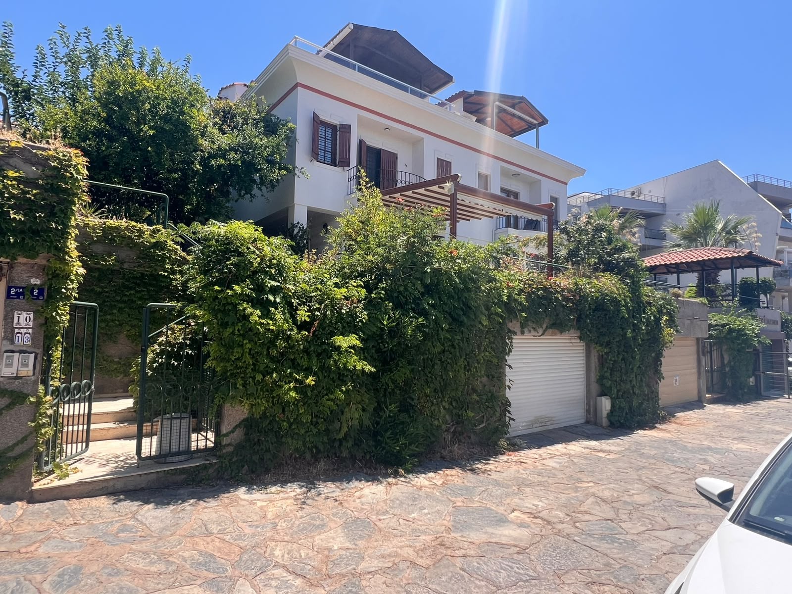 Fully Renovated Spacious Villa in Kuşadası Marina Area – Prime Location with Sea Views Suitable for Citizenship