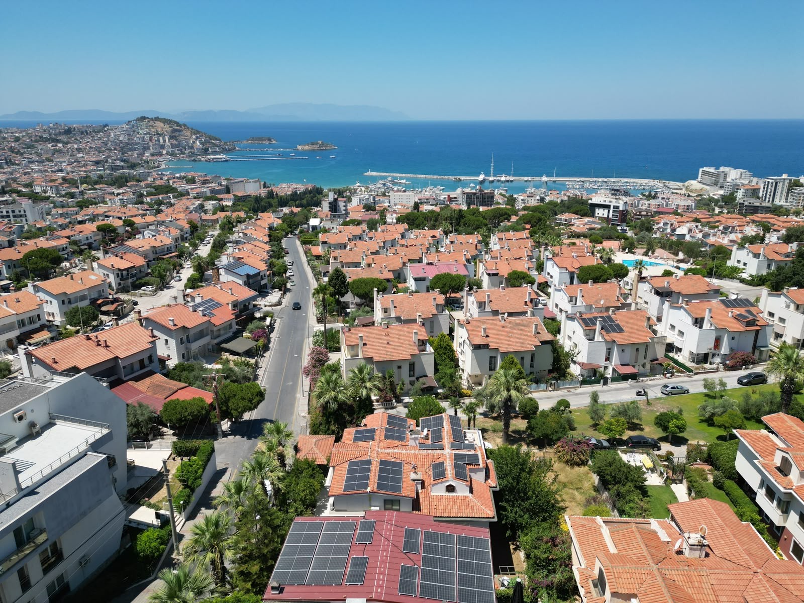 Fully Renovated Spacious Villa in Kuşadası Marina Area – Prime Location with Sea Views Suitable for Citizenship