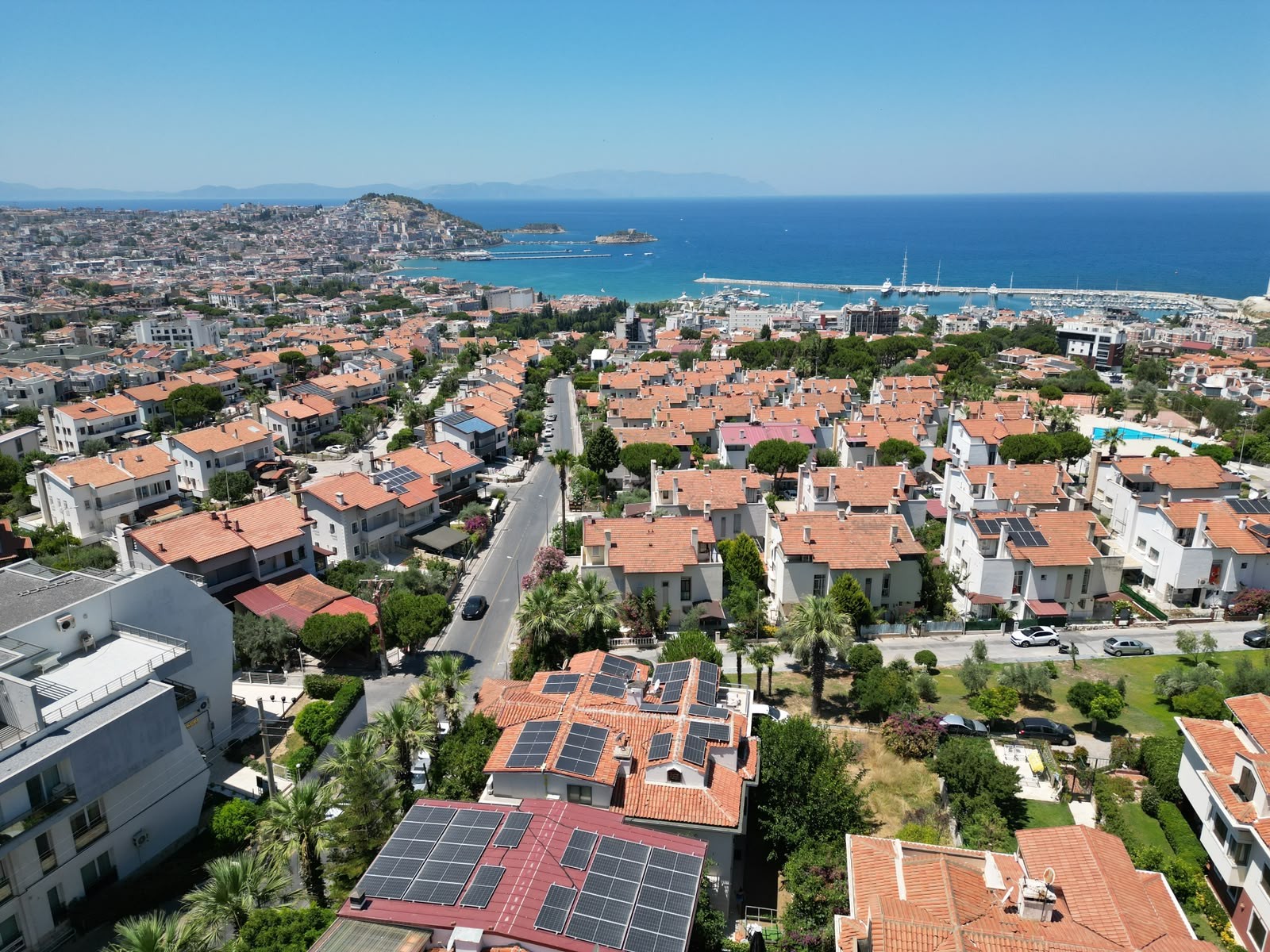 Fully Renovated Spacious Villa in Kuşadası Marina Area – Prime Location with Sea Views Suitable for Citizenship