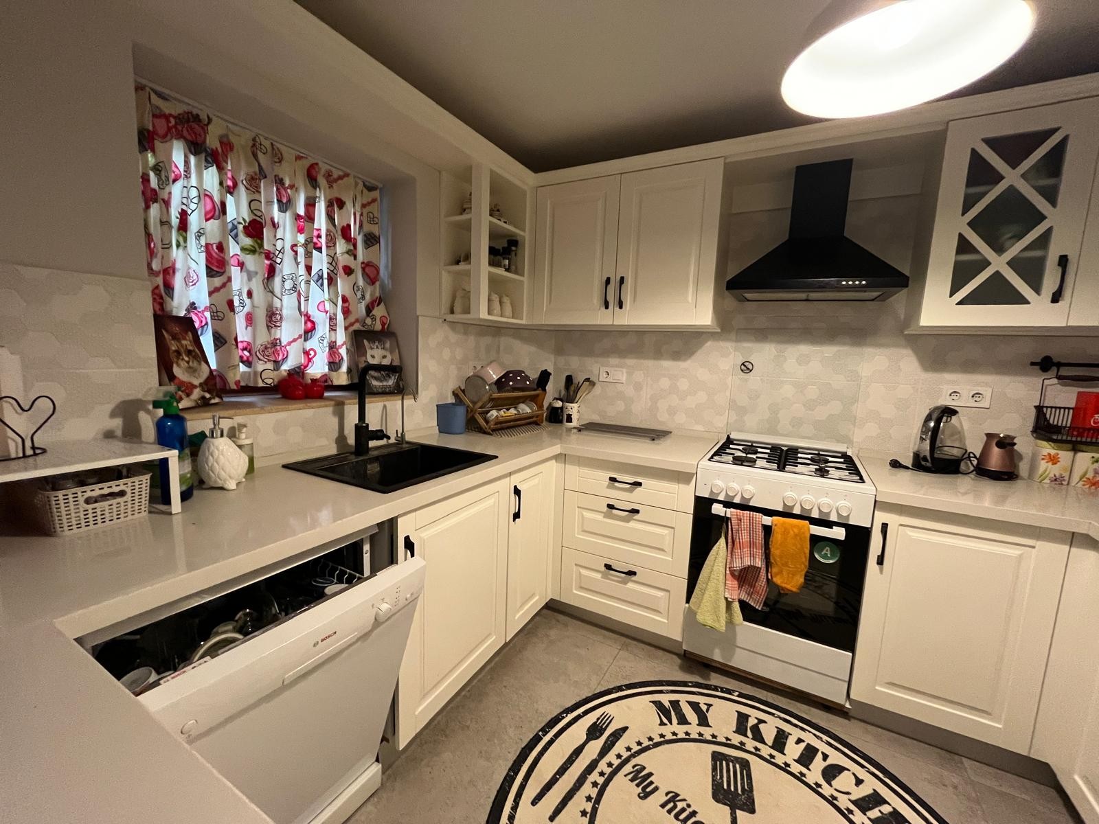 Fully Renovated Spacious Villa in Kuşadası Marina Area – Prime Location with Sea Views Suitable for Citizenship