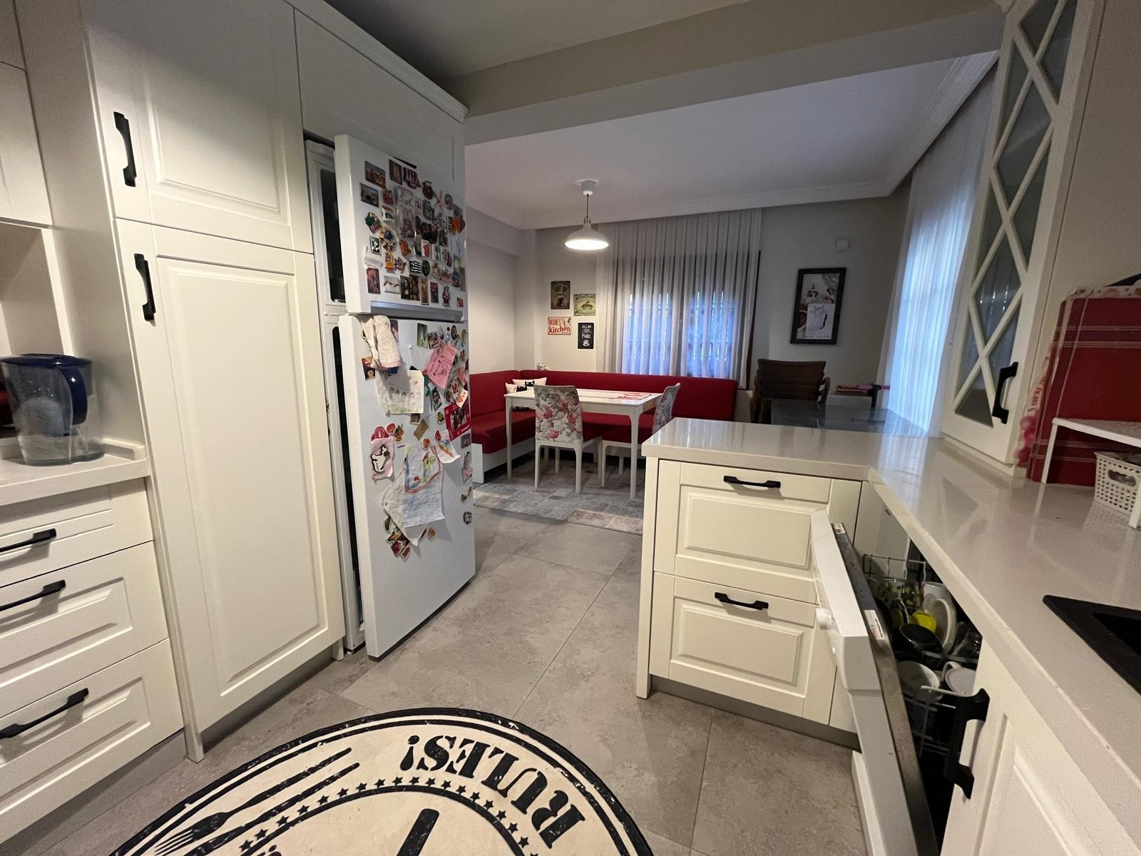 Fully Renovated Spacious Villa in Kuşadası Marina Area – Prime Location with Sea Views Suitable for Citizenship