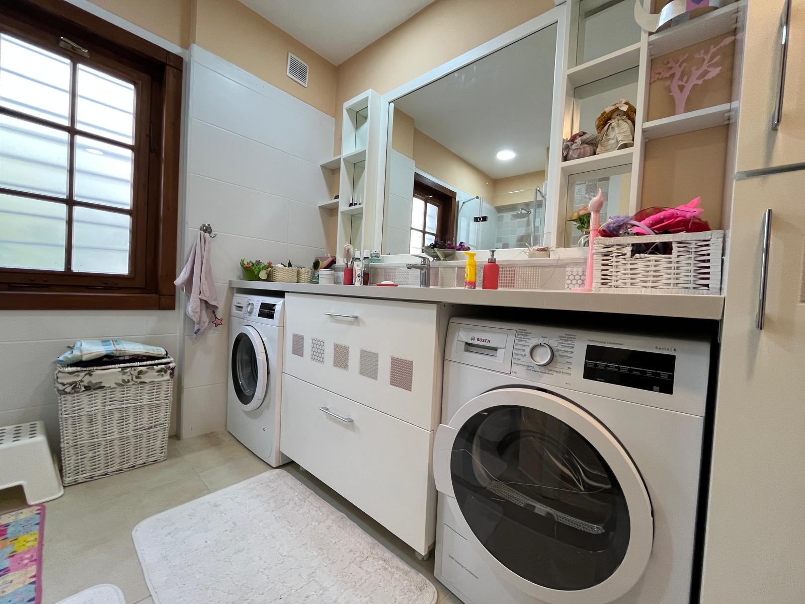 Fully Renovated Spacious Villa in Kuşadası Marina Area – Prime Location with Sea Views Suitable for Citizenship