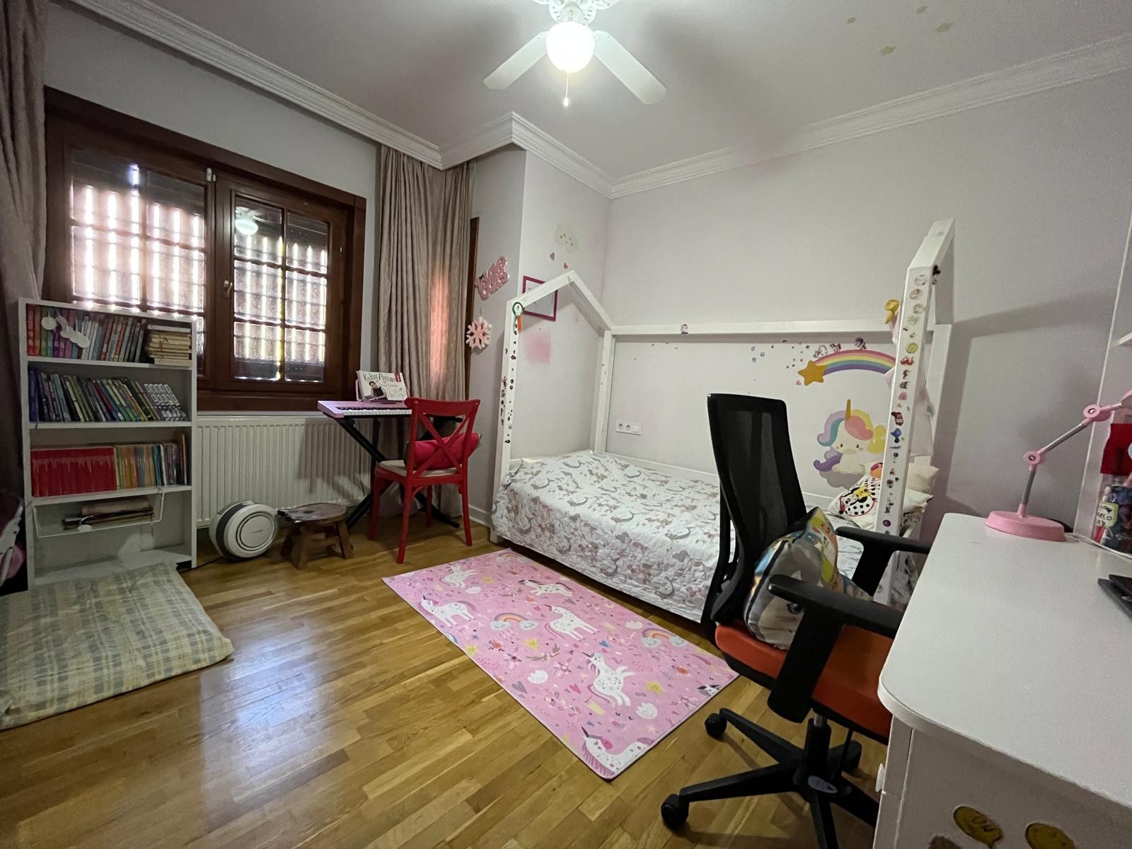 Fully Renovated Spacious Villa in Kuşadası Marina Area – Prime Location with Sea Views Suitable for Citizenship