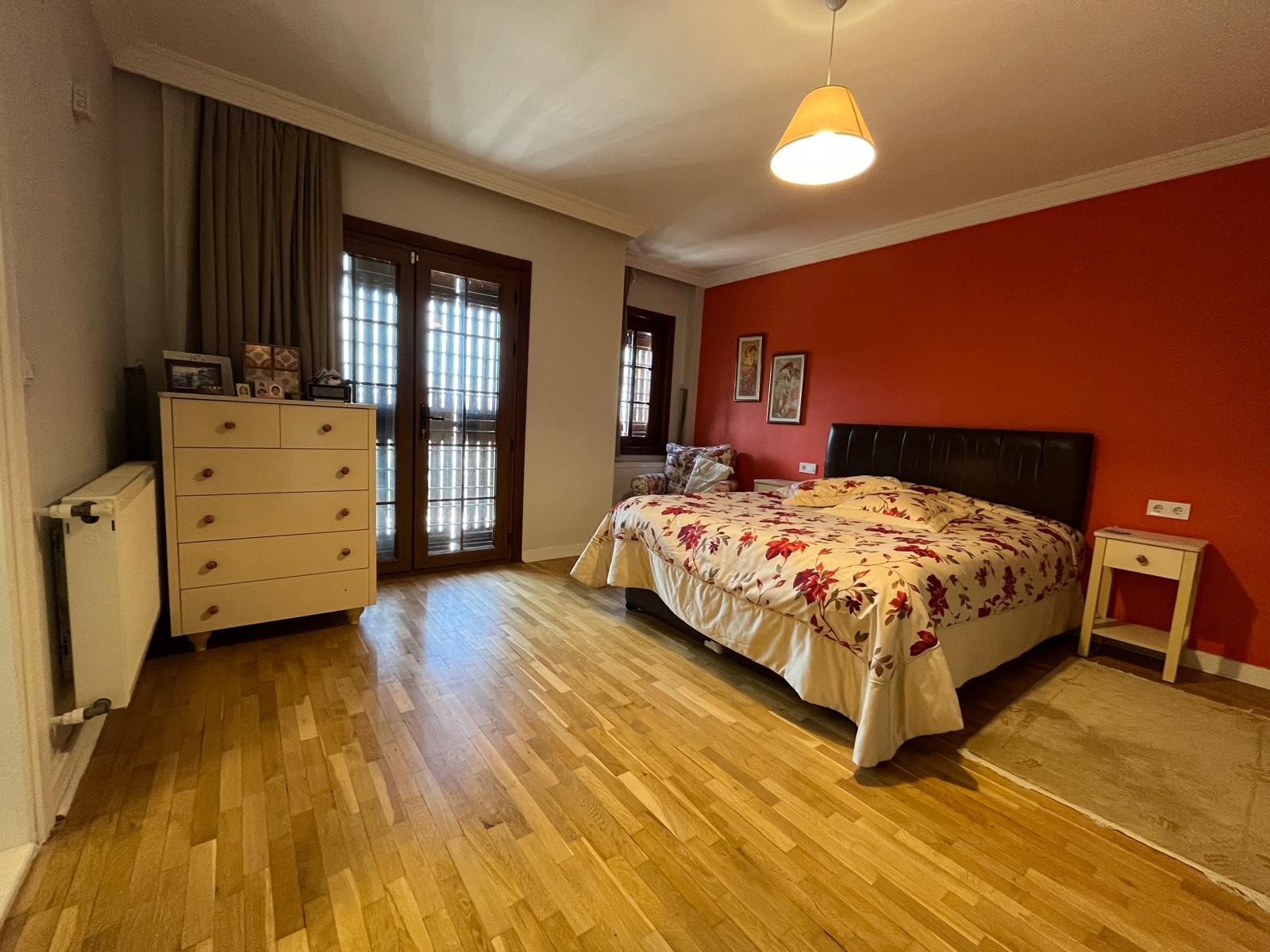 Fully Renovated Spacious Villa in Kuşadası Marina Area – Prime Location with Sea Views Suitable for Citizenship