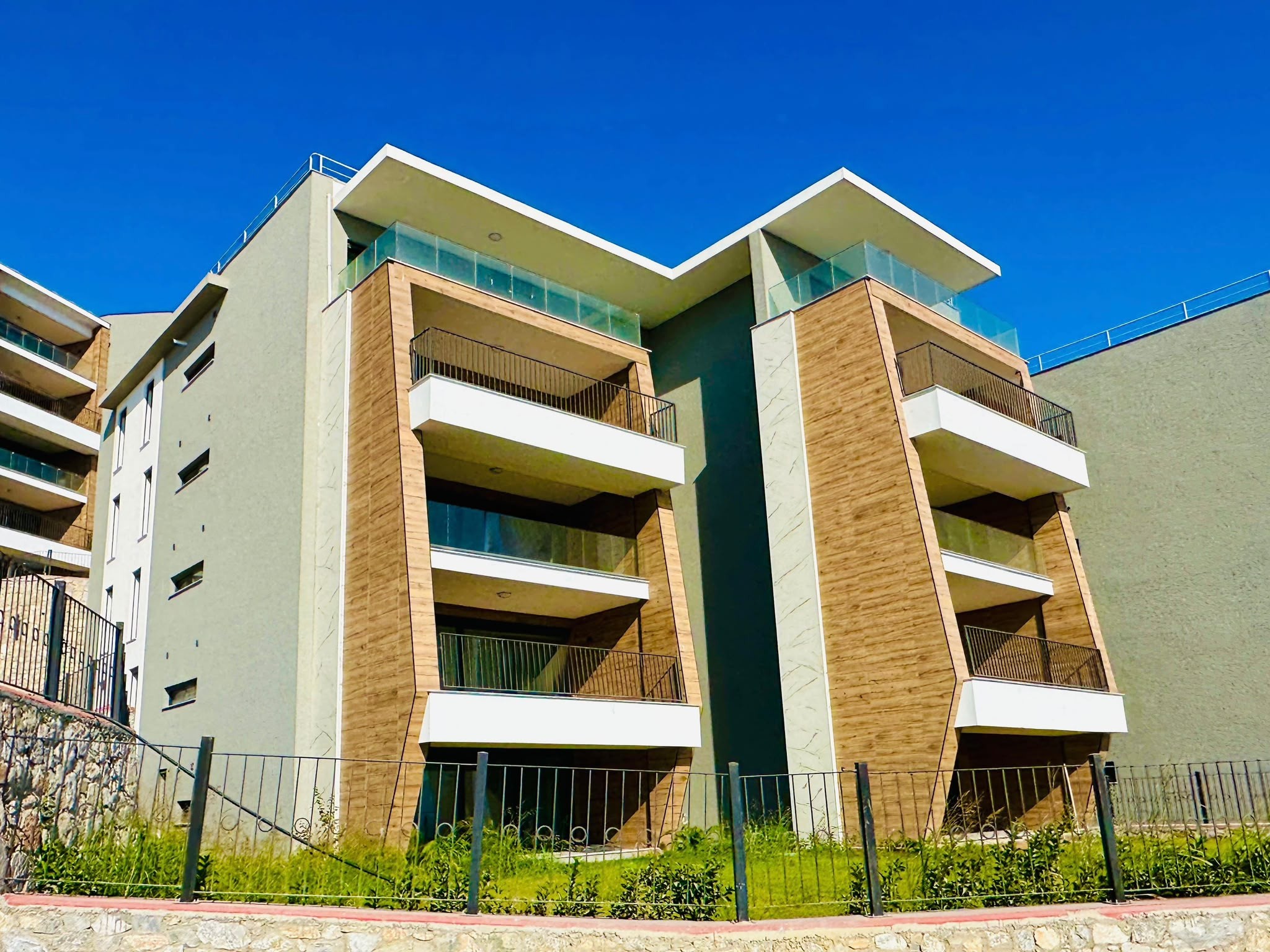 LUXURY 3-BEDROOM APARTMENT WITH UNINTERRUPTED SEA VIEWS KUŞADASI