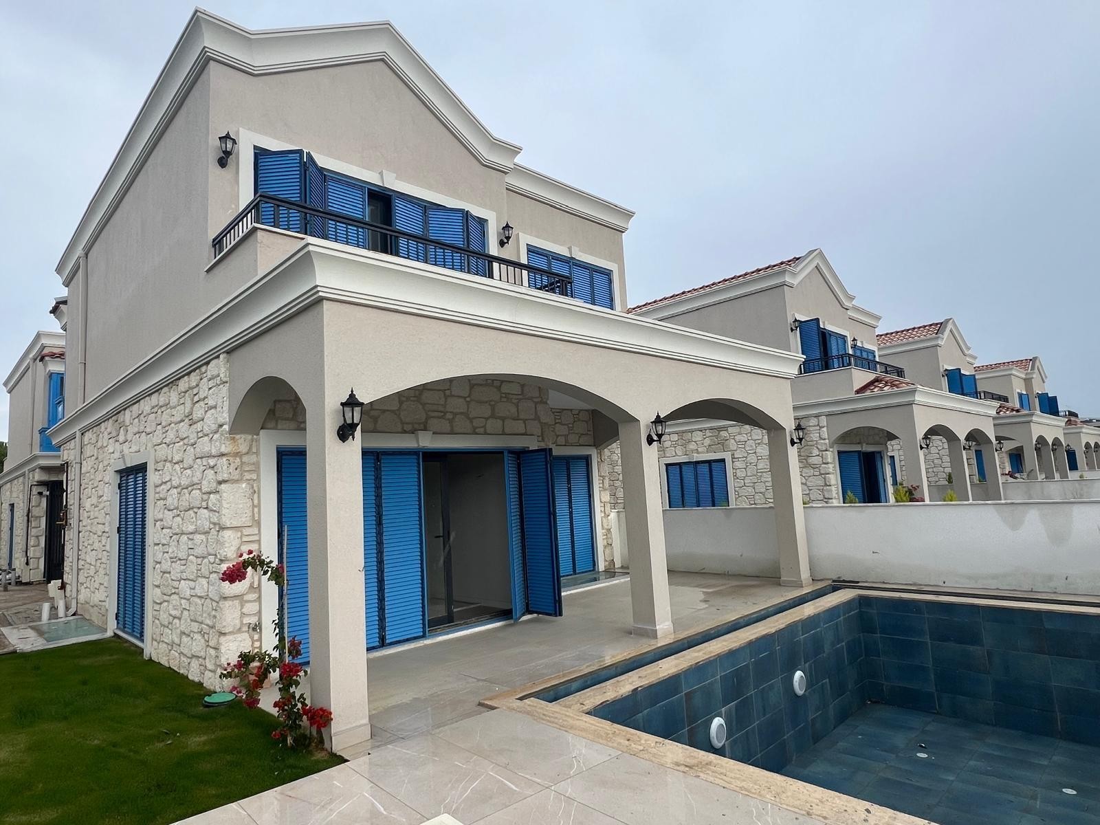 NEWLY COMPLETED 5+2 SMART VILLA  - ONLY 1 KM FROM LONG BEACH, KUŞADASI