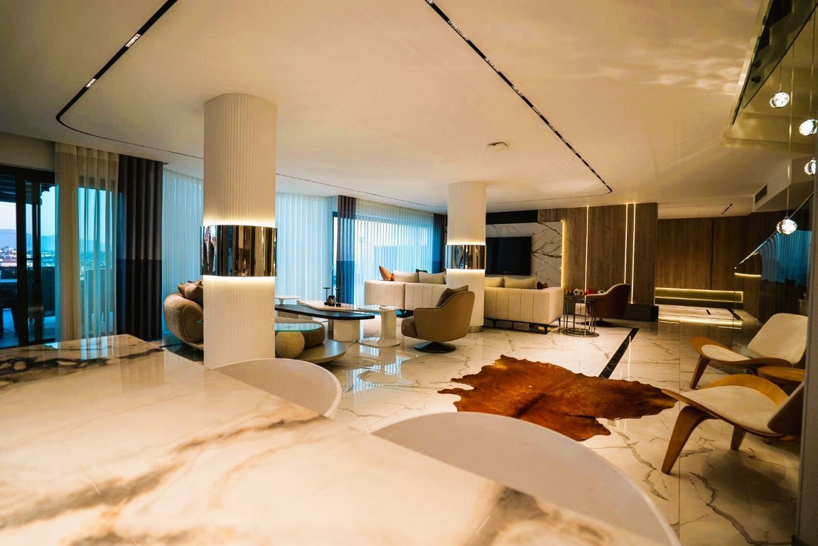 AN ARCHITECTURAL MASTERPIECE WITH BREATHTAKING MARINA VIEWS