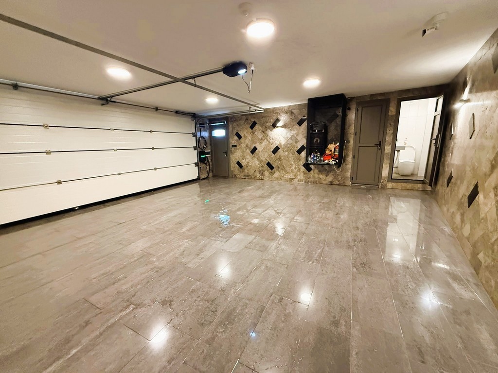 AN ARCHITECTURAL MASTERPIECE WITH BREATHTAKING MARINA VIEWS