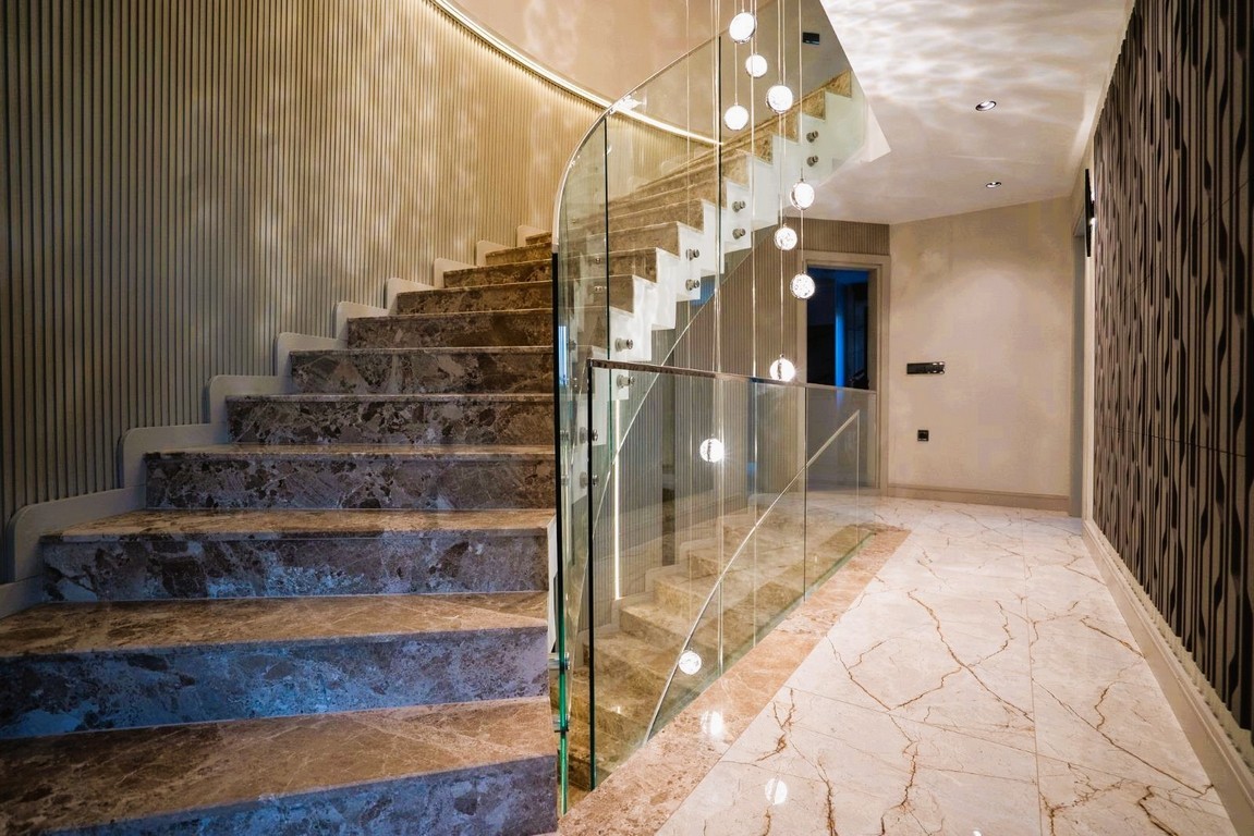 AN ARCHITECTURAL MASTERPIECE WITH BREATHTAKING MARINA VIEWS