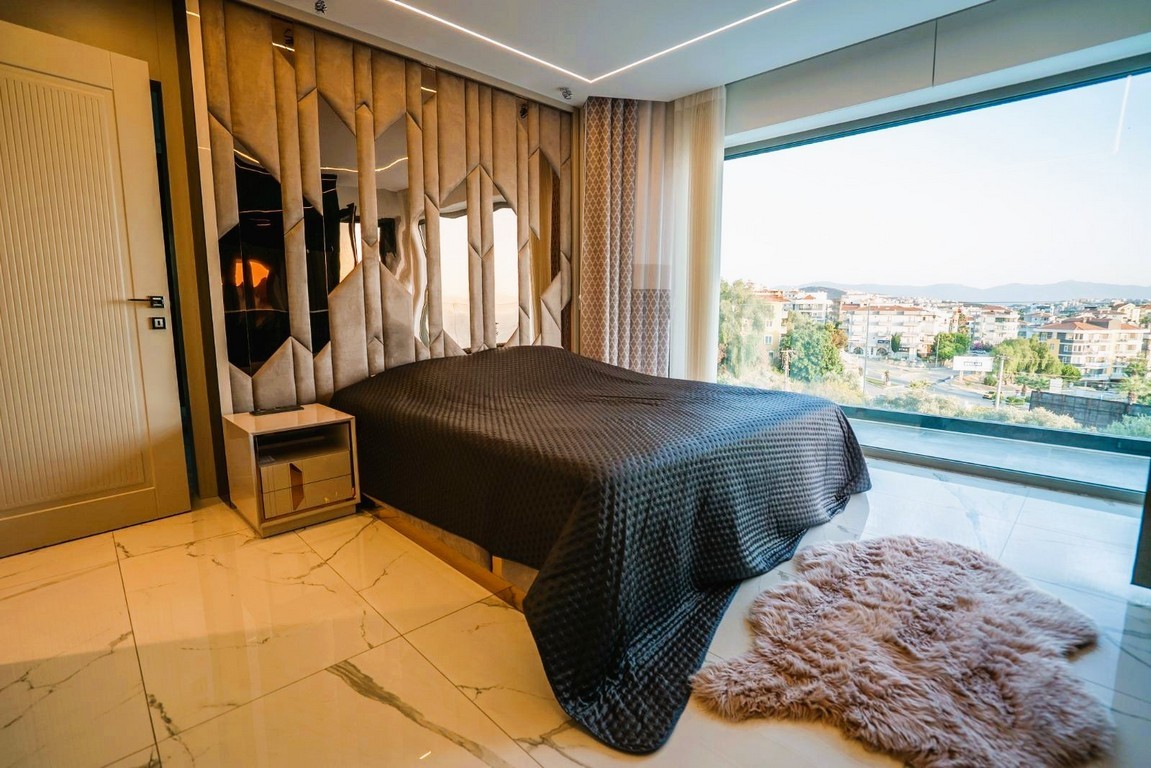 AN ARCHITECTURAL MASTERPIECE WITH BREATHTAKING MARINA VIEWS