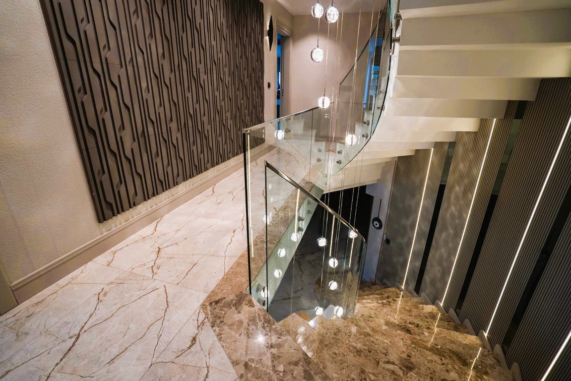 AN ARCHITECTURAL MASTERPIECE WITH BREATHTAKING MARINA VIEWS