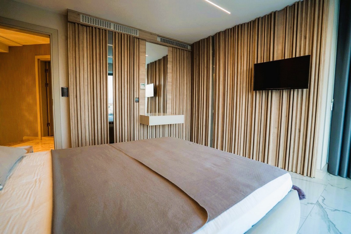 AN ARCHITECTURAL MASTERPIECE WITH BREATHTAKING MARINA VIEWS