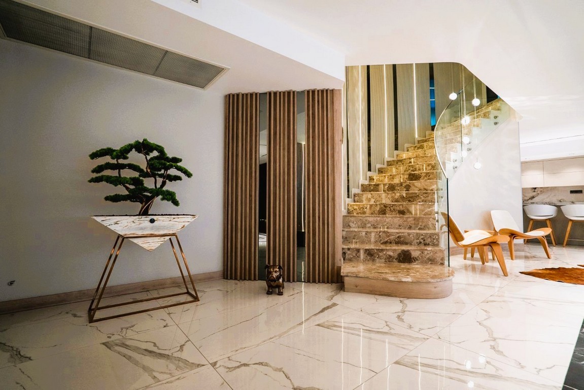 AN ARCHITECTURAL MASTERPIECE WITH BREATHTAKING MARINA VIEWS