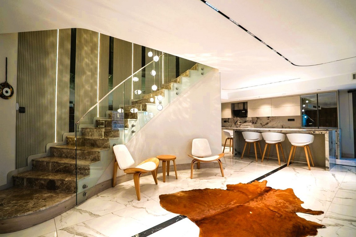AN ARCHITECTURAL MASTERPIECE WITH BREATHTAKING MARINA VIEWS