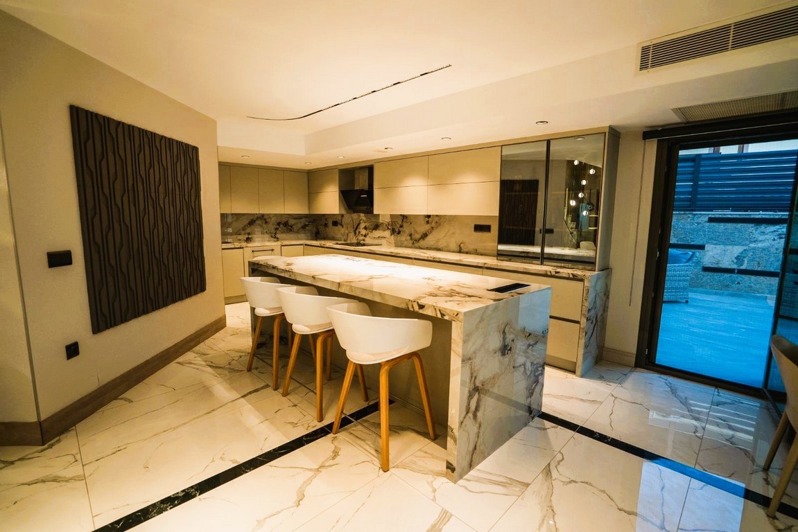 AN ARCHITECTURAL MASTERPIECE WITH BREATHTAKING MARINA VIEWS