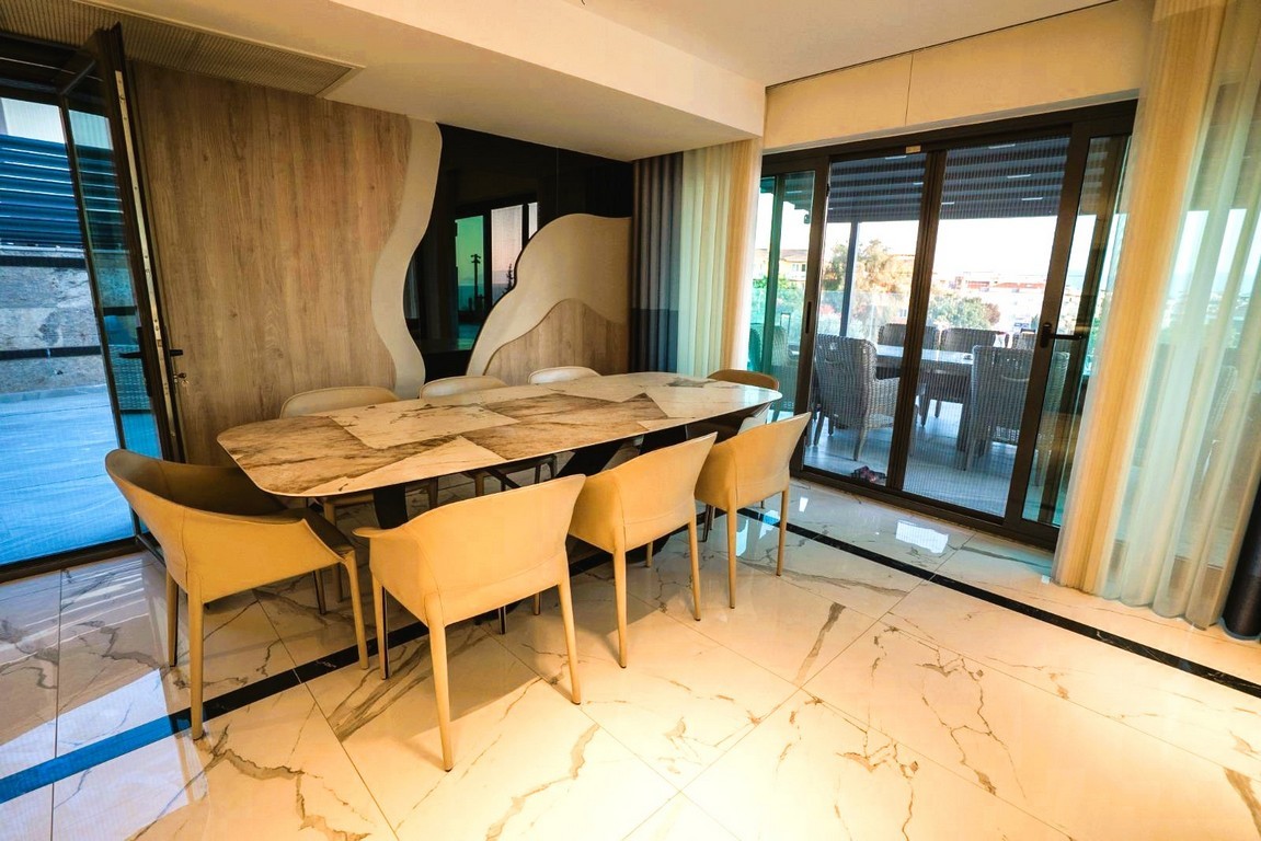 AN ARCHITECTURAL MASTERPIECE WITH BREATHTAKING MARINA VIEWS