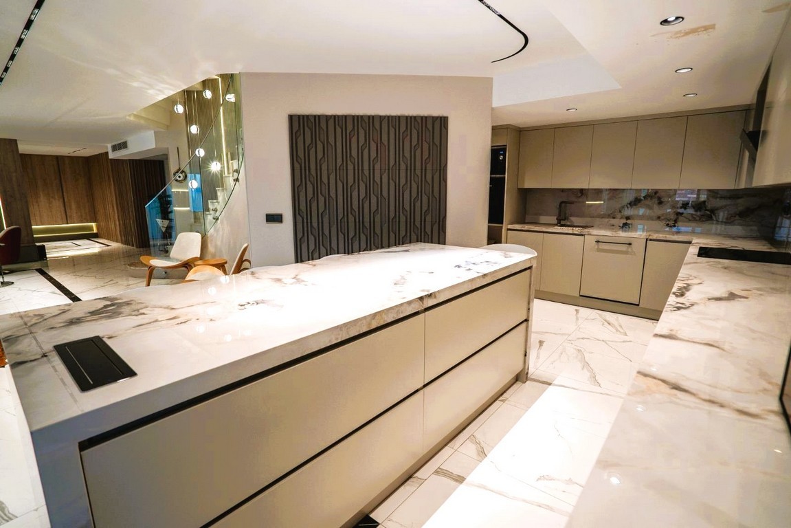 AN ARCHITECTURAL MASTERPIECE WITH BREATHTAKING MARINA VIEWS