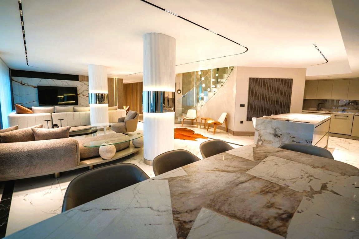 AN ARCHITECTURAL MASTERPIECE WITH BREATHTAKING MARINA VIEWS
