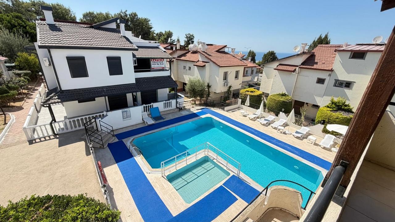FOR SALE IN KUŞADASI LADIES BEACH | ONLY 400 M TO THE SEA | POOLSIDE CORNER VILLA | 140 SQM NET